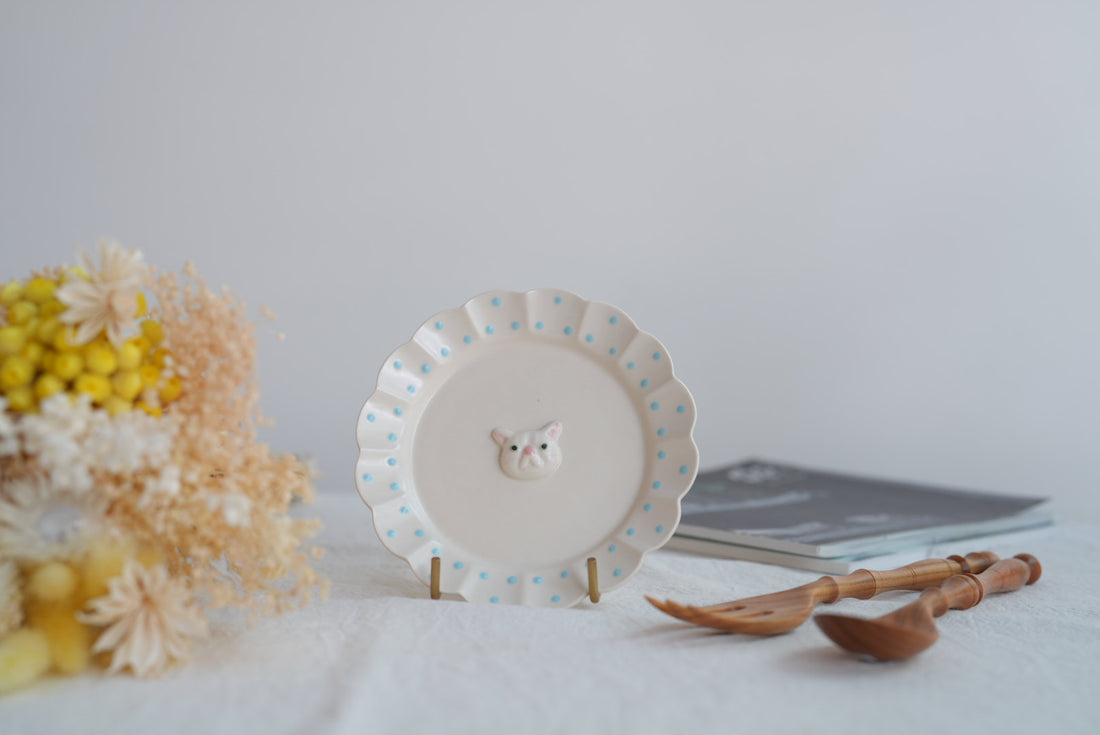 Sugar Poppo Dot Plate - White Cat SP28