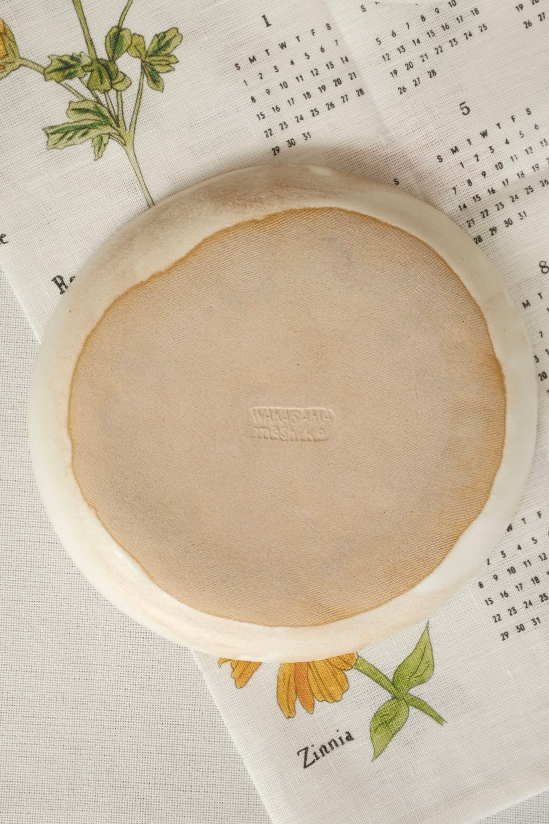 Mashiko Pottery Yoshizawa Lazy Cat Plate