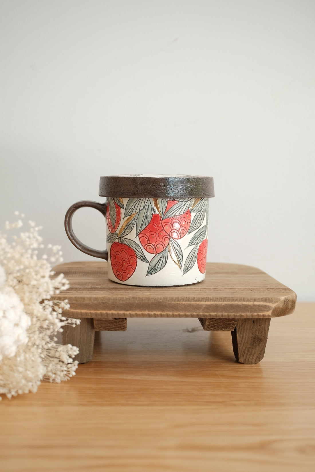 Cool Banana Black Pottery with Gold Detailing Mug with Lid