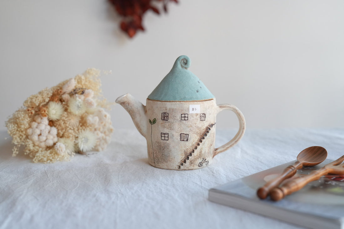 Akemi Suzuki 鈴木明美 - White Wall Collection Teapot AS24