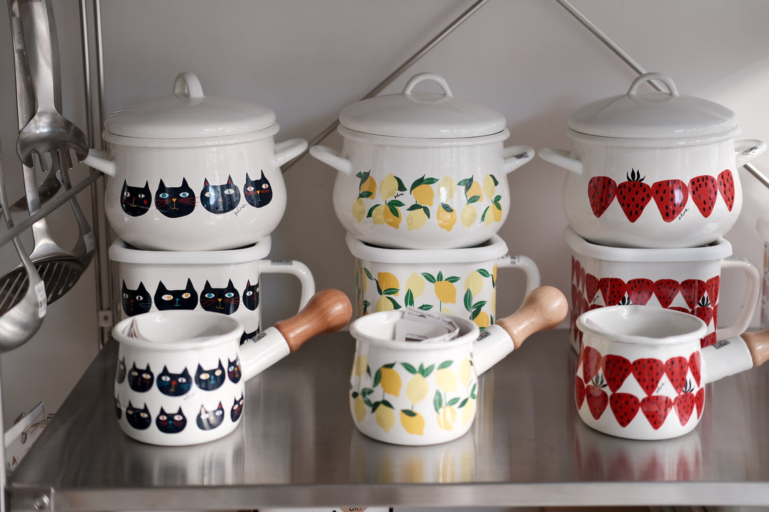 Plune Enamel Two-Handed Pot - Cat