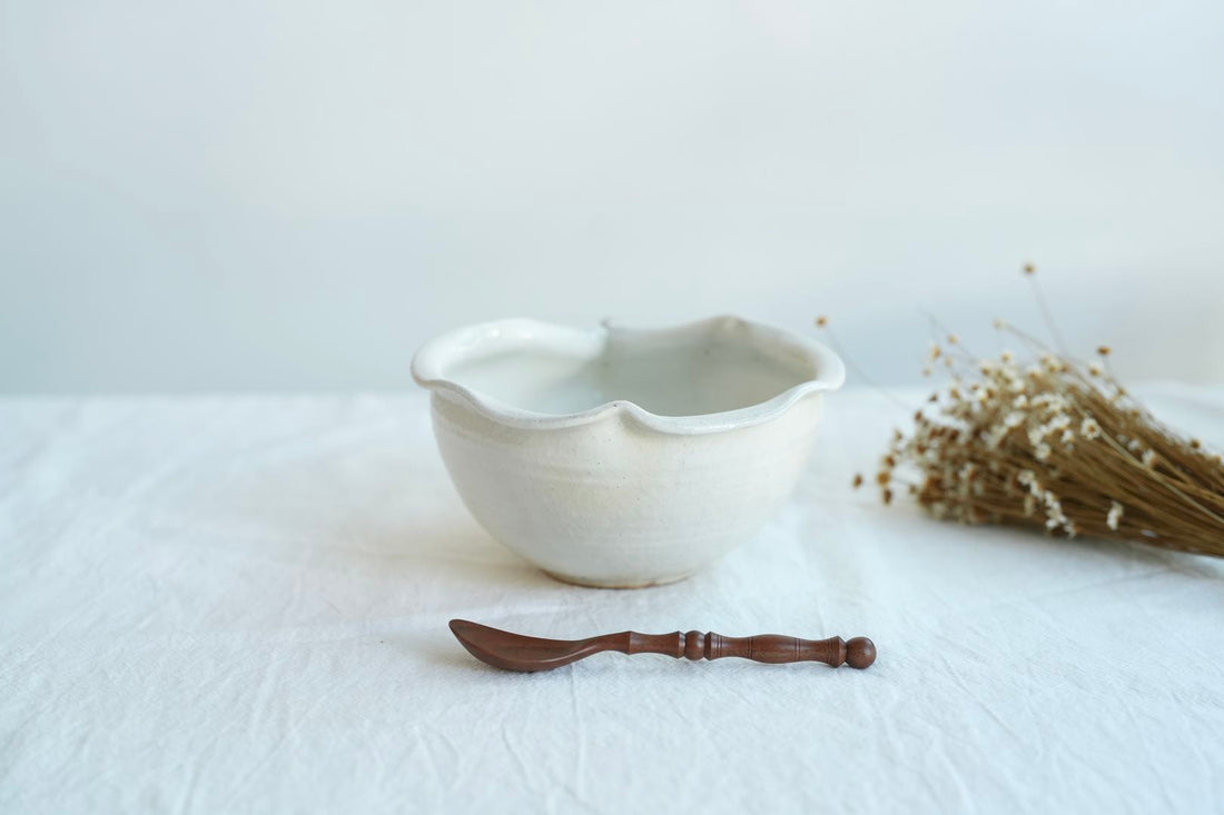 Hirokazu Furutani 古谷浩一 -  White Pear Shaped 19cm Bowl HF20