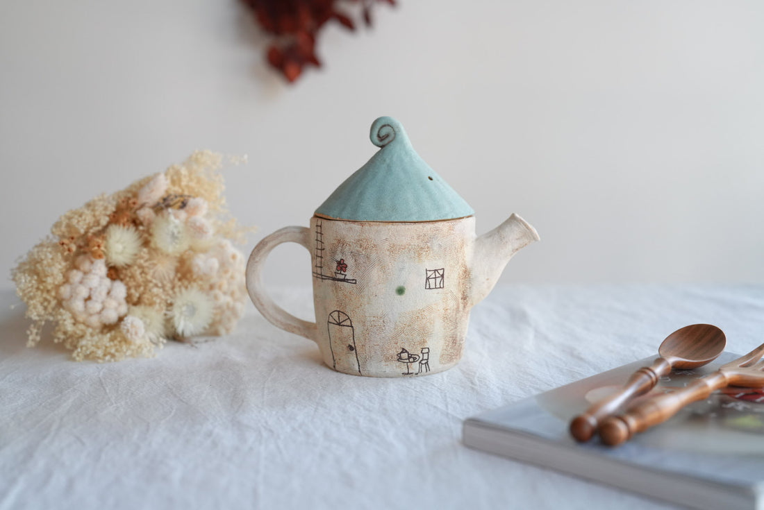 Akemi Suzuki 鈴木明美 - White Wall Collection Teapot AS24