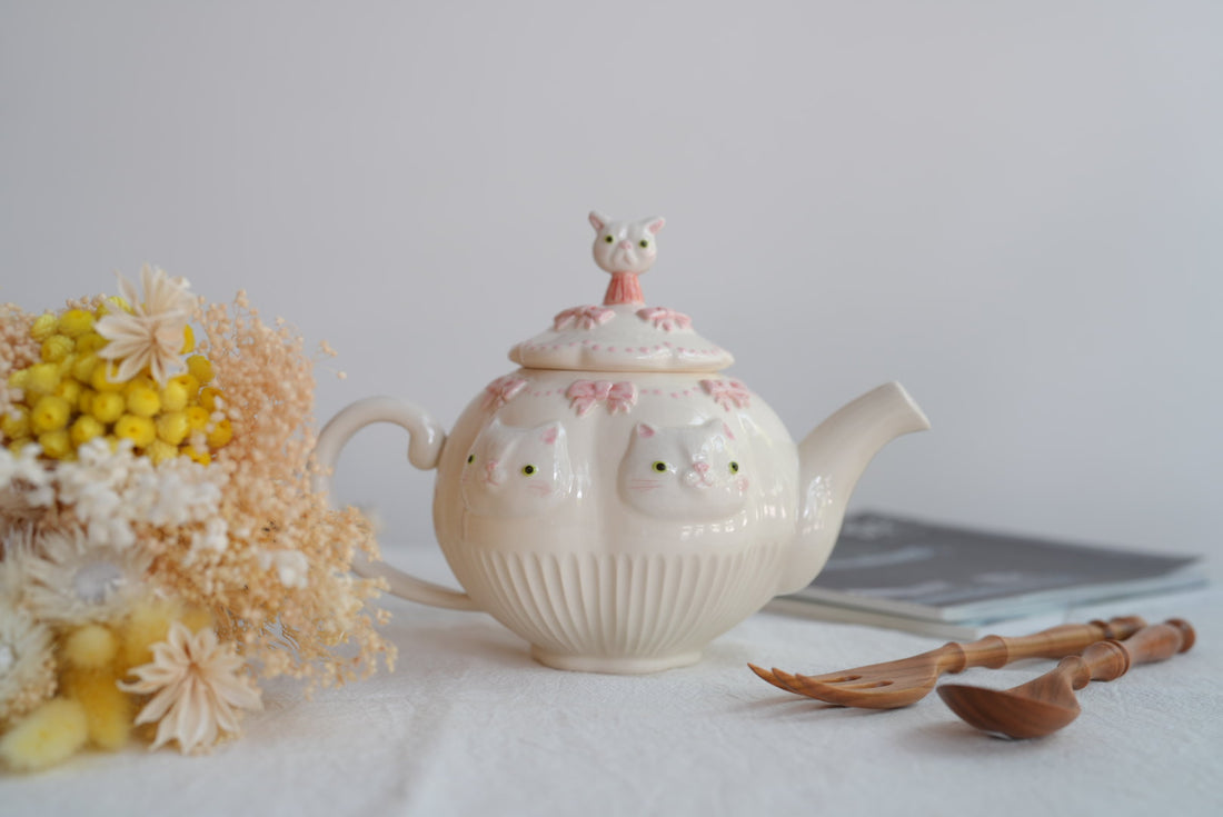 Sugar Poppo Teapot - White Cat SP27