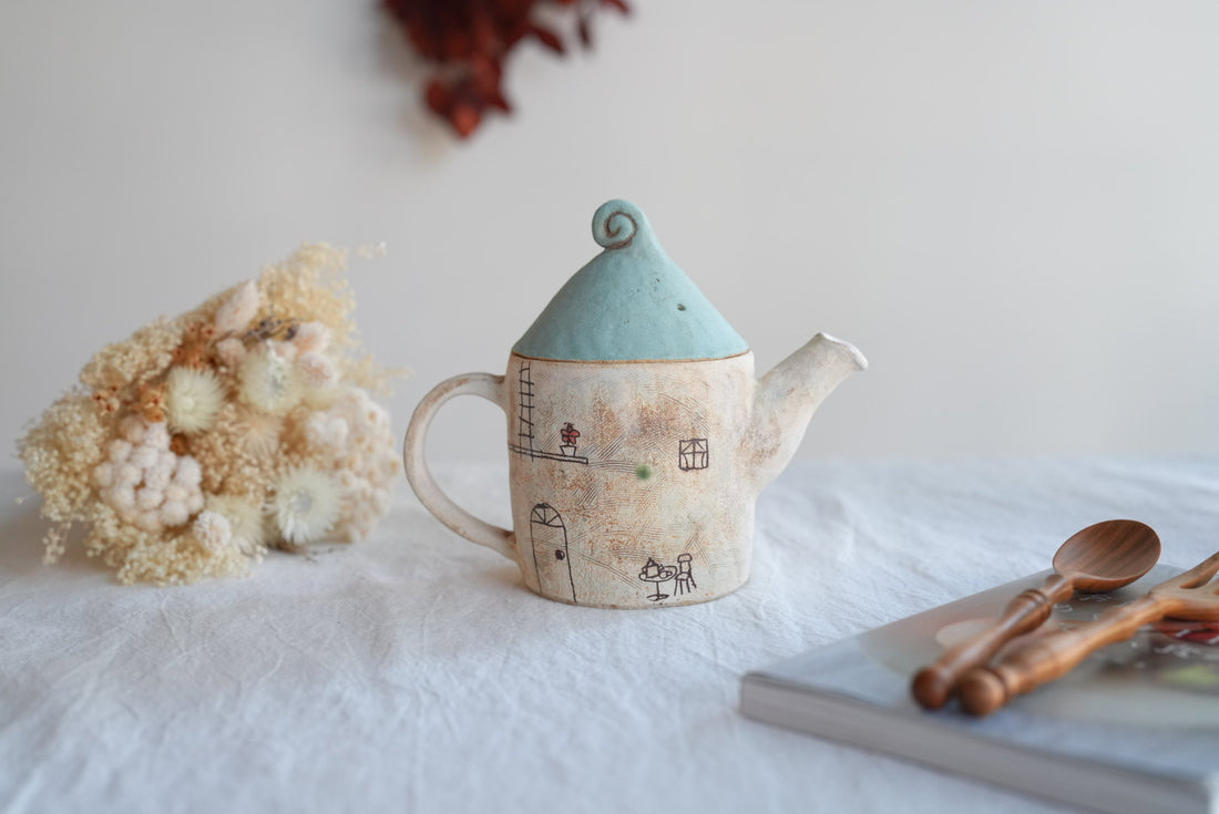 Akemi Suzuki 鈴木明美 - White Wall Collection Teapot AS24