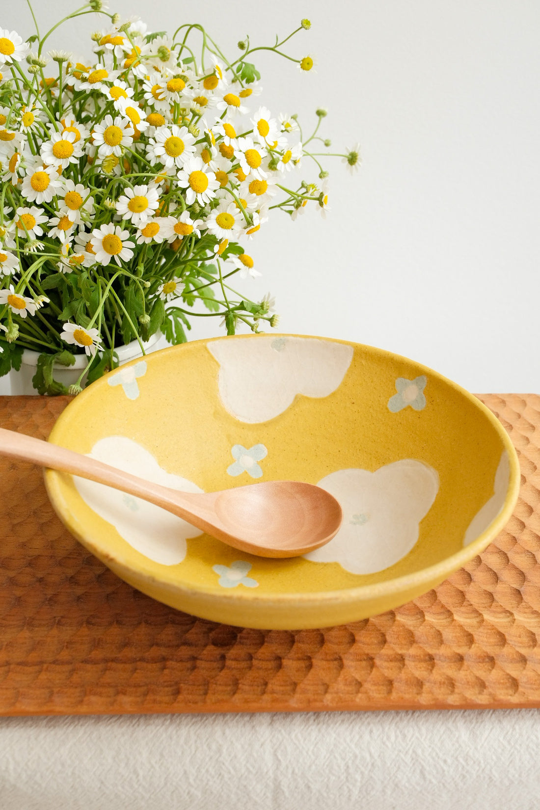 Makiko Okizawa 冲澤真纪子- White Flower Medium Bowl MA11