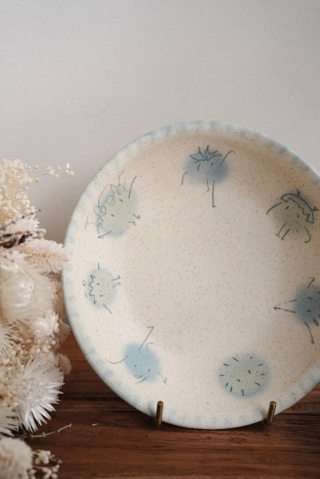 Zing Studio Hand-made Round Plate - Tiny Face