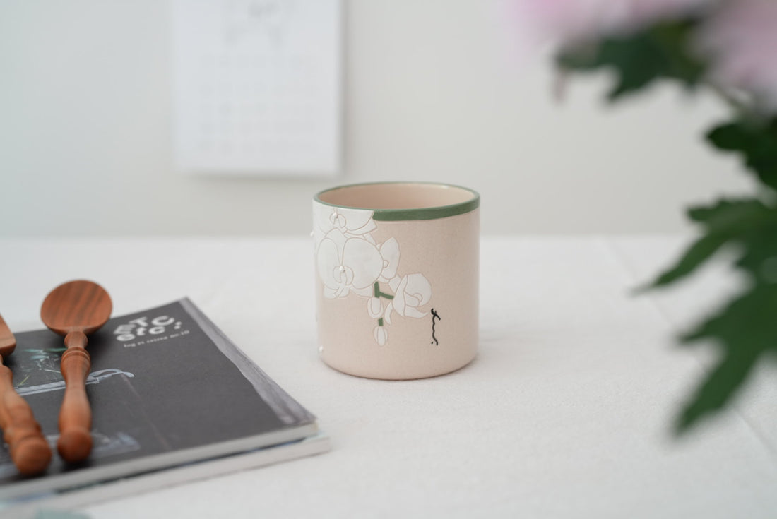 Shirogarasu Studio Moth Orchids Free Cup