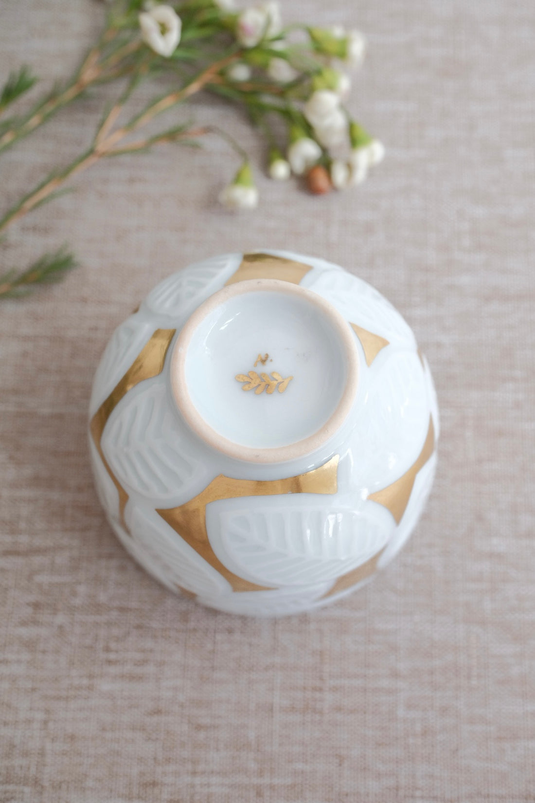 Natsumi Iino 飯野夏實 Small Sake Cup - White and Gold NI021