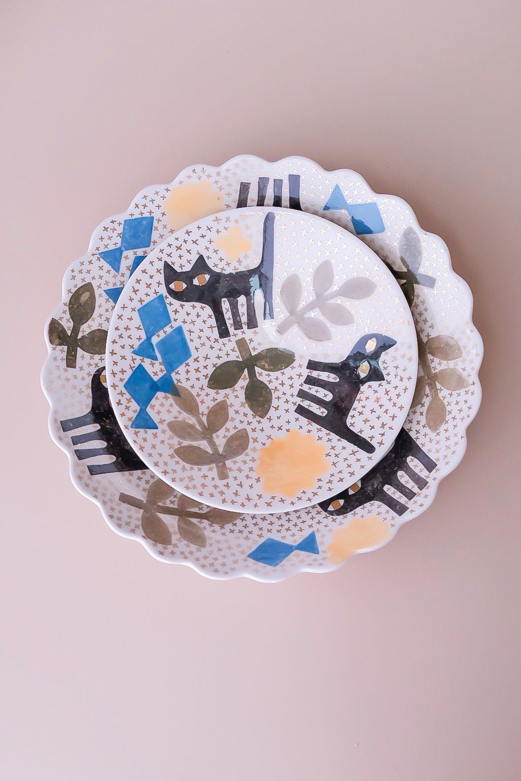 Natsumi Iino 飯野夏實 Medium Plate - Fish and Cat NI013