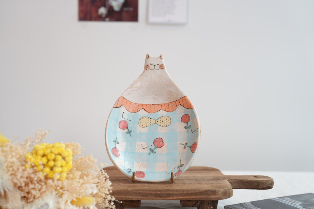 Cozy Nook - Checkered Pattern Cat Round Plate- CN13 #1