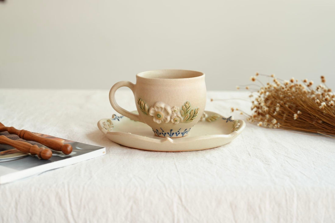 谷口なづみ Blue Flower Embossed Ceramic Round Plate