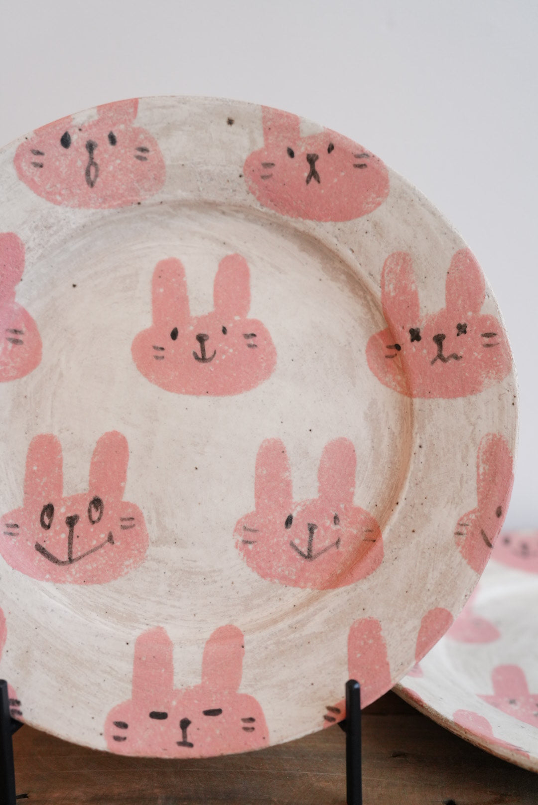 Tomotaro 岡村友太郎 - Rabbit Round Plate