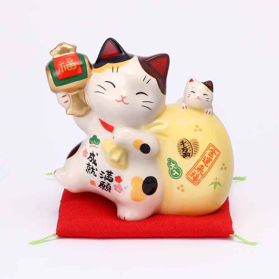 薬師窯 Maneki Neko Lucky Cat Ornament - Fortune Bag