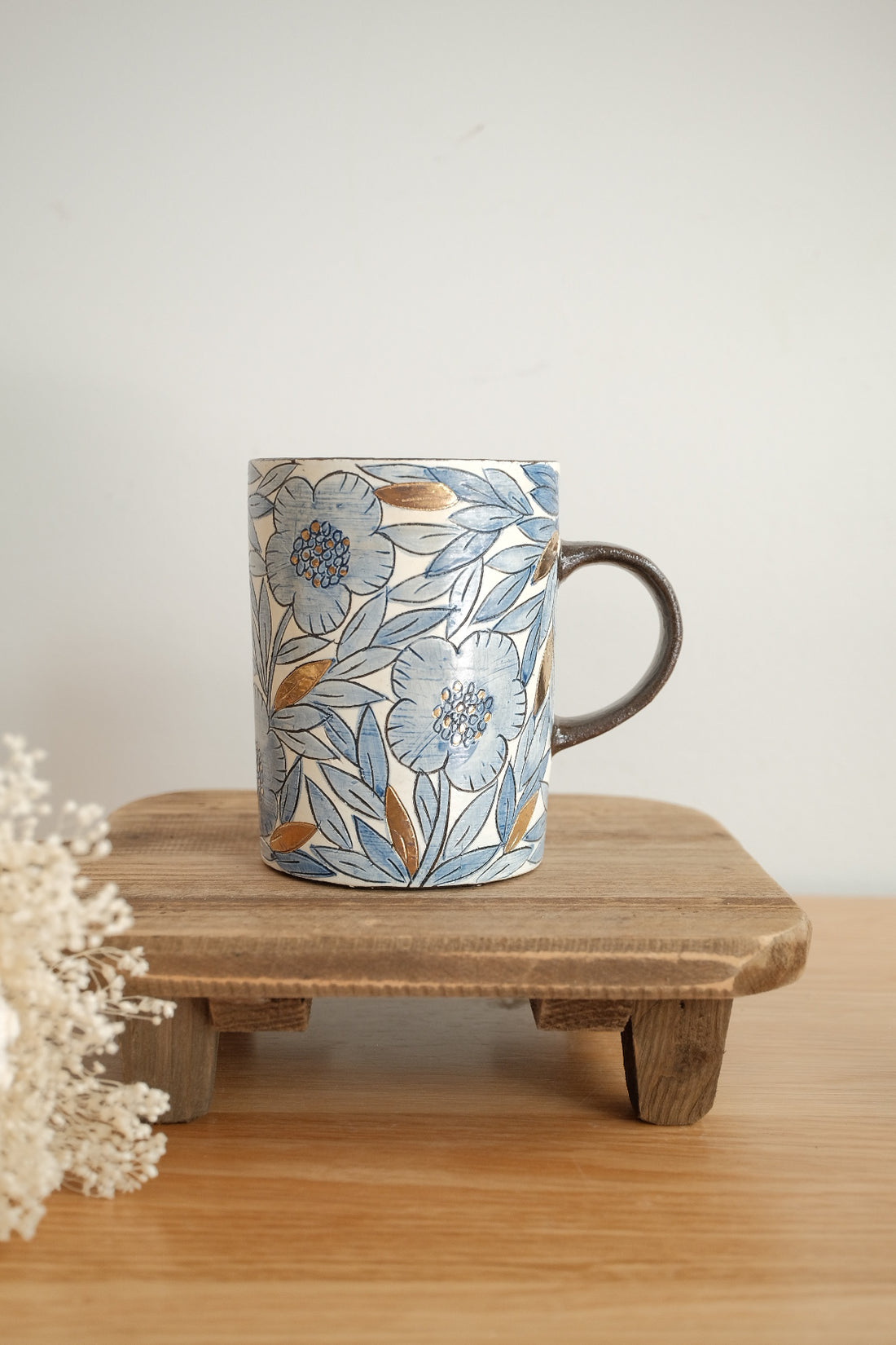 Cool Banana Black Pottery with Gold Detailing Blue Flower Tall Mug with Lid