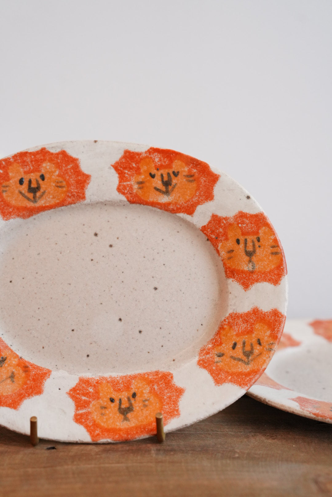 Tomotaro 岡村友太郎 - Lion Oval Plate