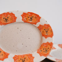 Tomotaro 岡村友太郎 - Lion Oval Plate