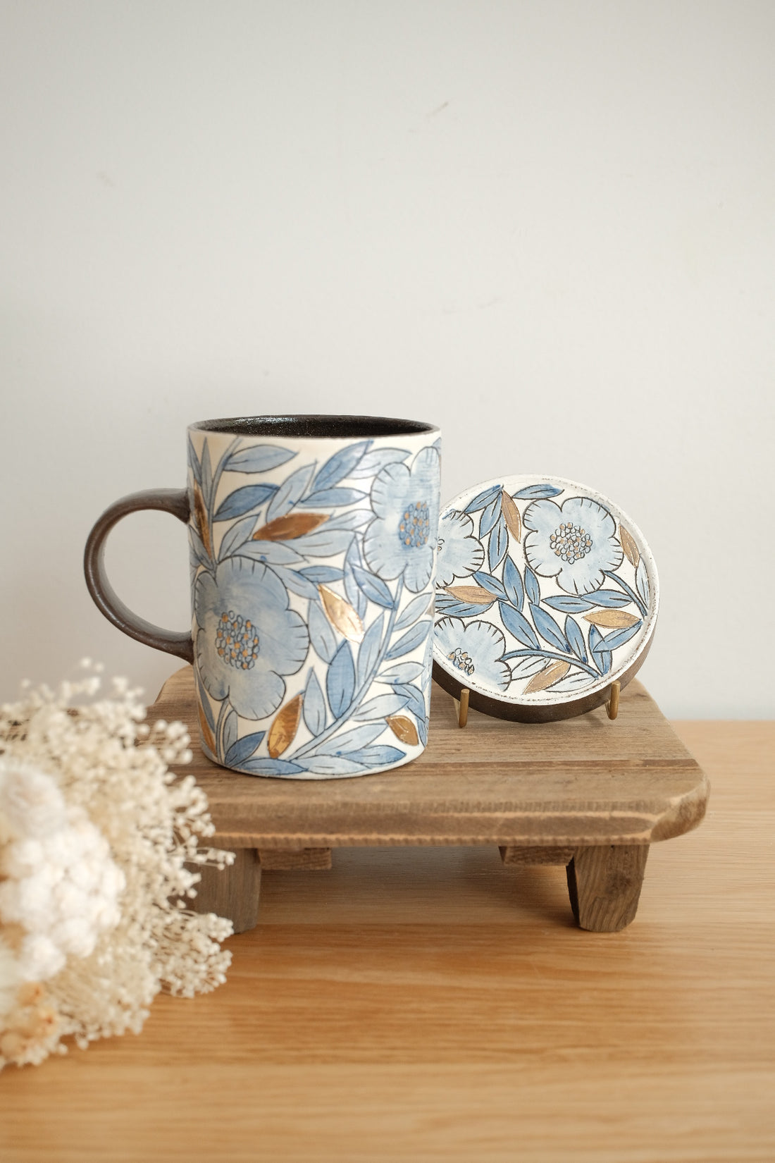 Cool Banana Black Pottery with Gold Detailing Blue Flower Tall Mug with Lid