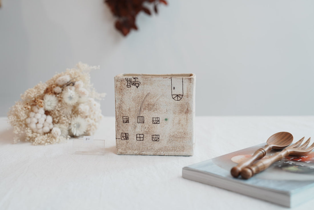 Akemi Suzuki 鈴木明美 - White Wall Collection Clock AS23