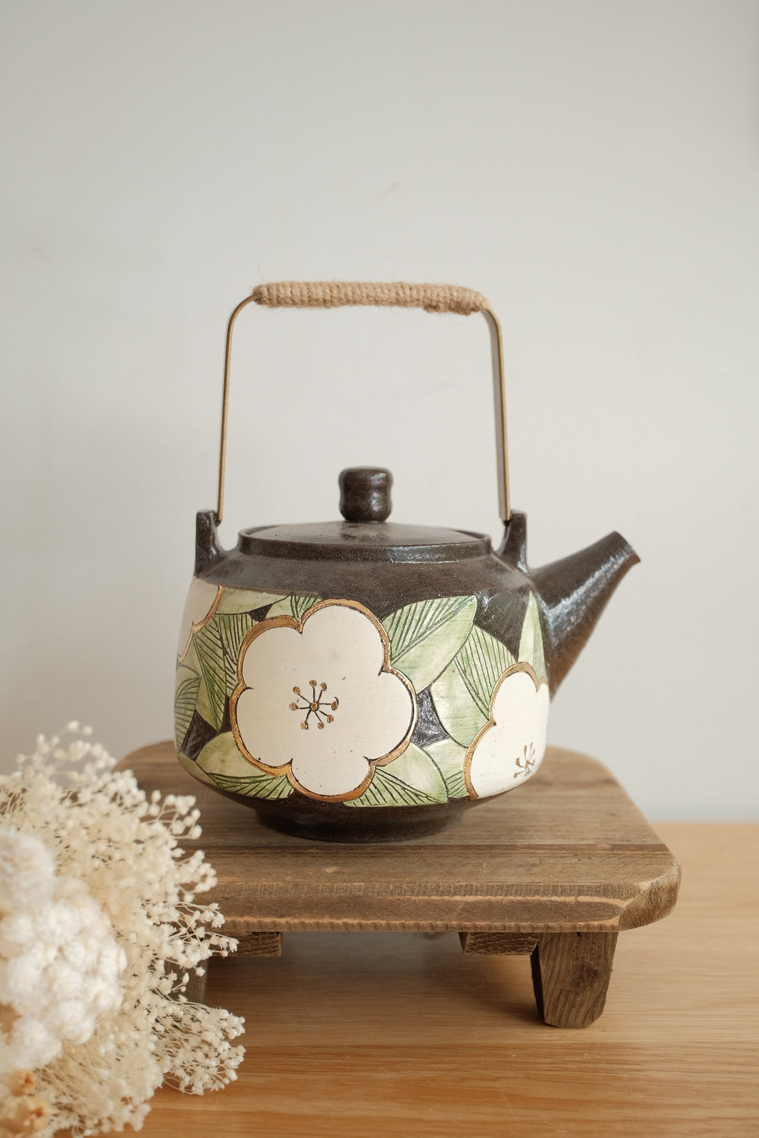 Cool Banana Black Pottery with Gold Detailing Teapot