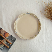 谷口なづみ Blue Flower Embossed Ceramic Round Plate