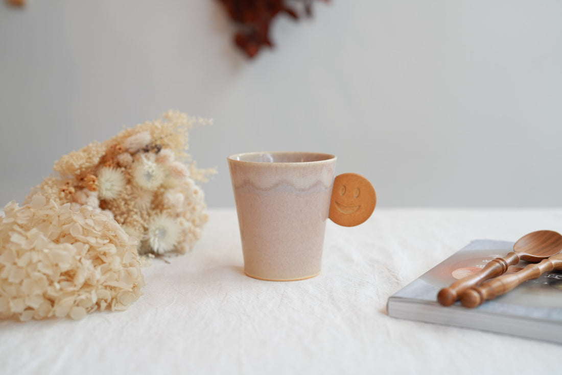 TAMA10- Cookie Handle Mug - Peach & Smile TA14