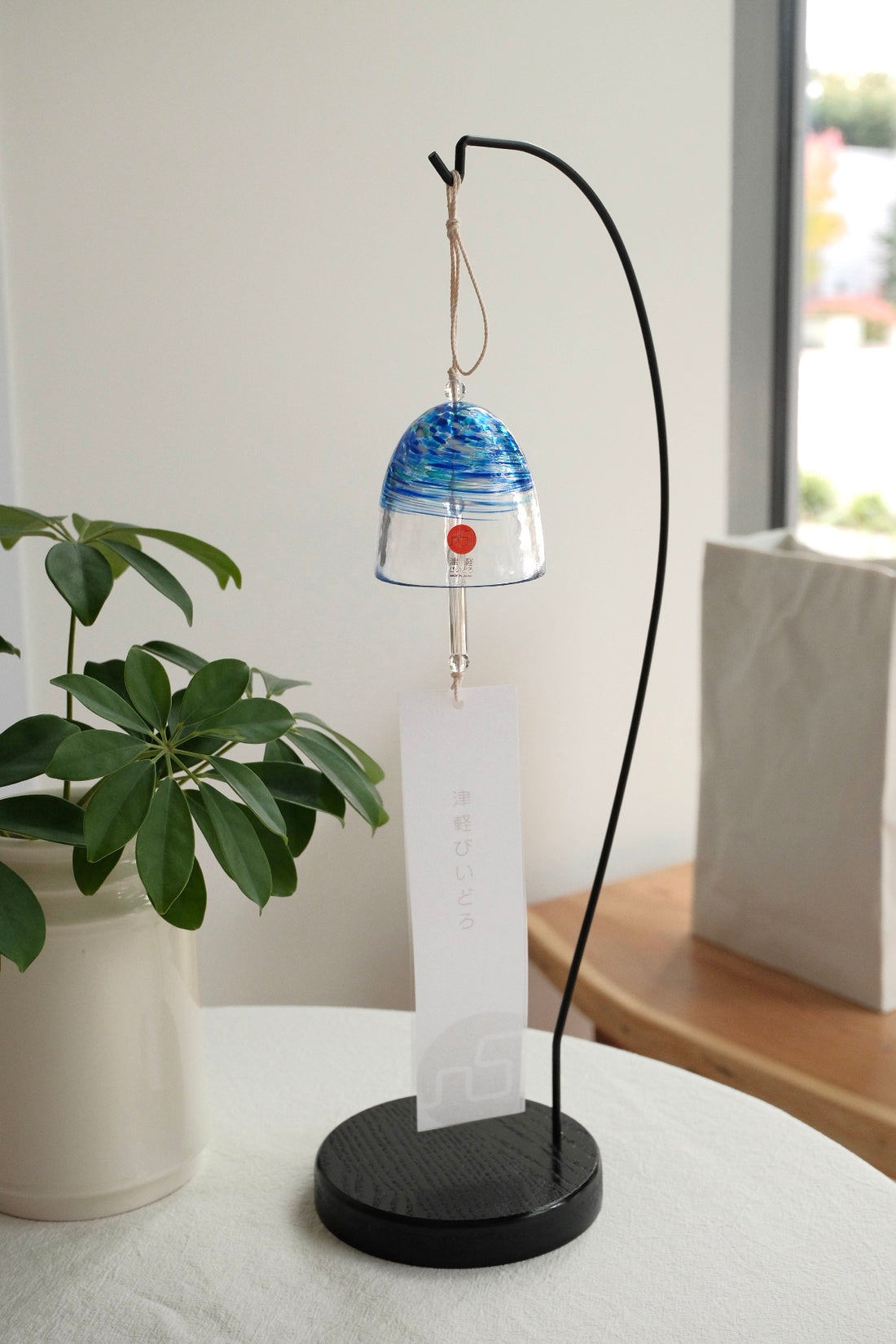 薬師窯 Maneki Neko Wooden Wind Chime Stand