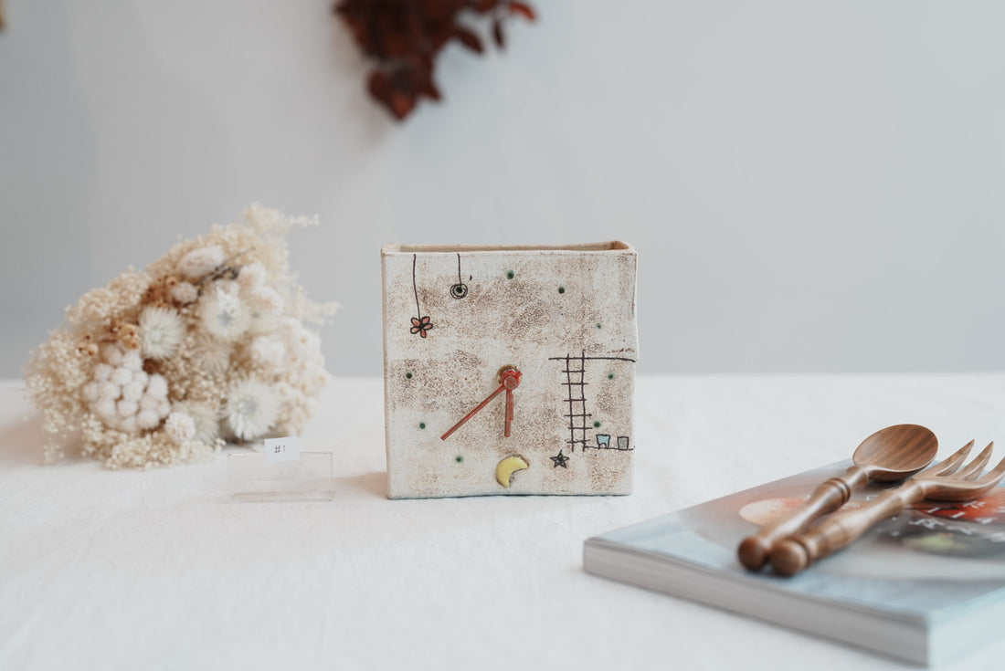 Akemi Suzuki 鈴木明美 - White Wall Collection Clock AS23