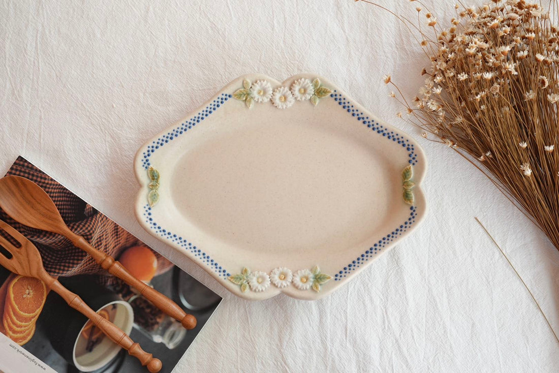 谷口なづみ Blue Flower Embossed Ceramic Oval Plate