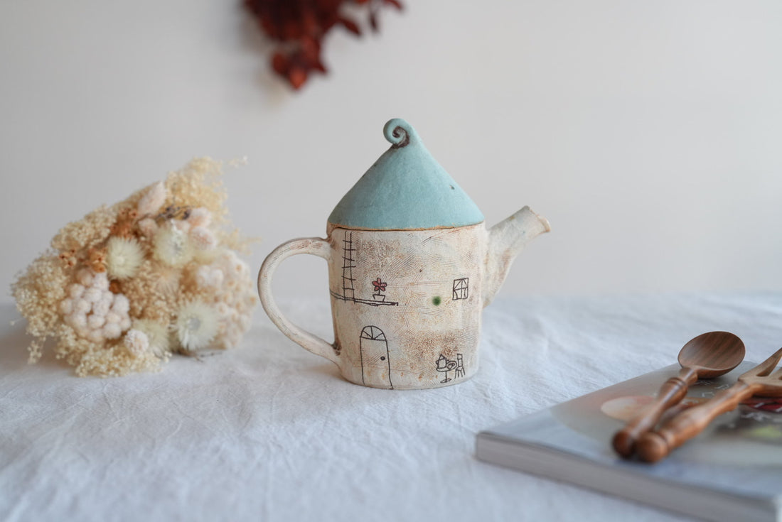 Akemi Suzuki 鈴木明美 - White Wall Collection Teapot AS24