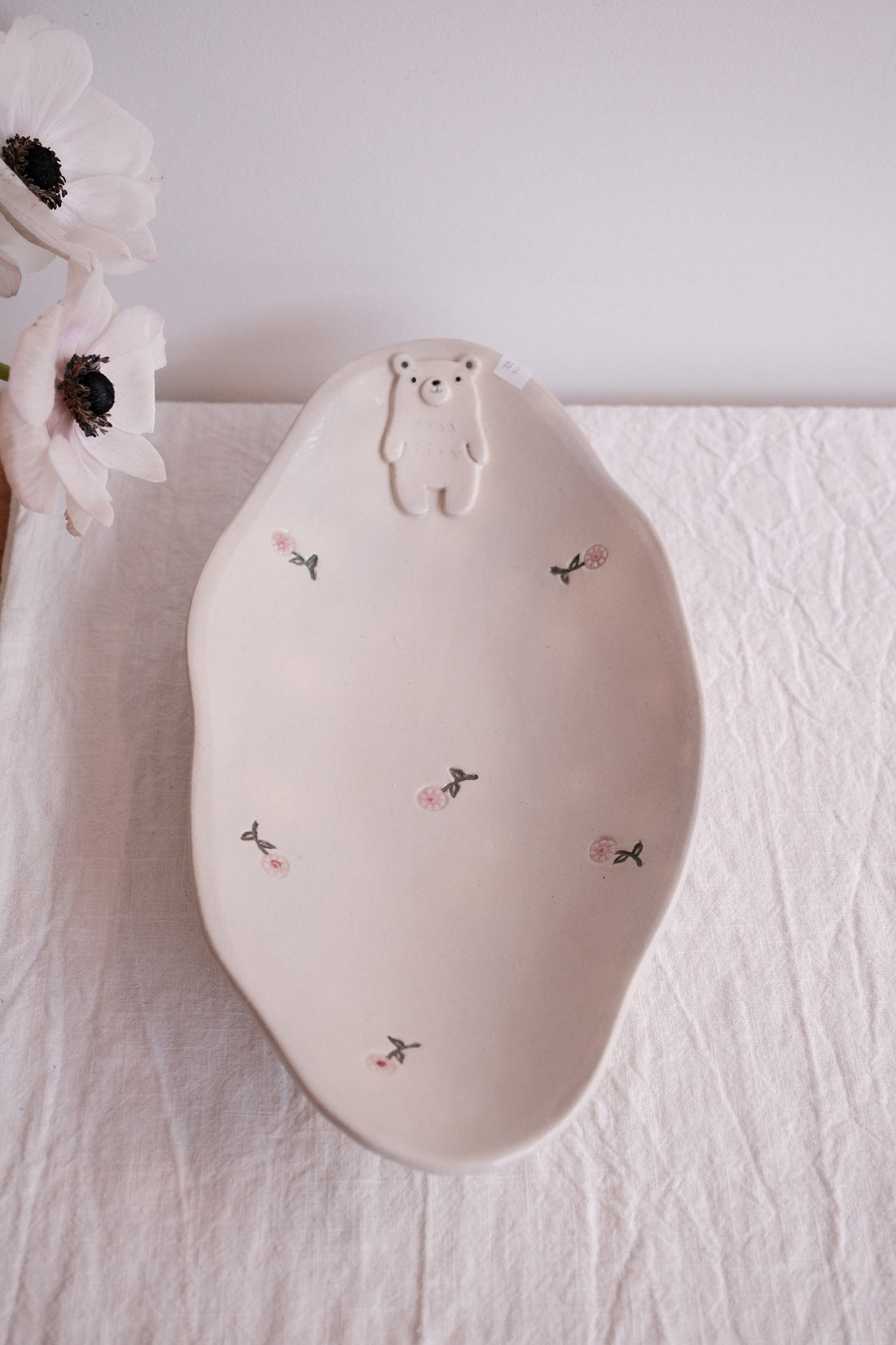 Tsubouchi Mayumi 坪内真弓 Oval Plate MT07 - White Bear