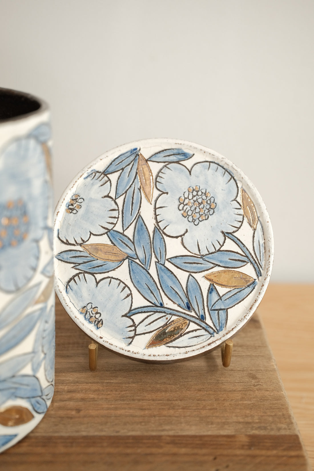 Cool Banana Black Pottery with Gold Detailing Blue Flower Tall Mug with Lid