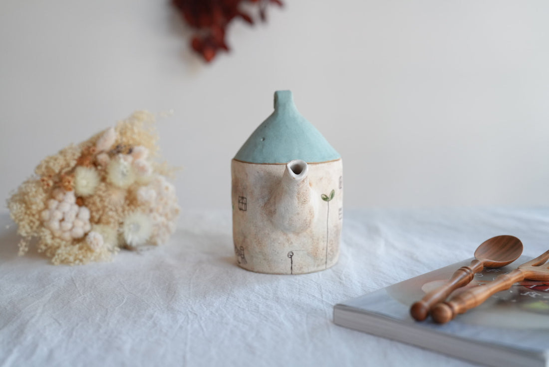 Akemi Suzuki 鈴木明美 - White Wall Collection Teapot AS24