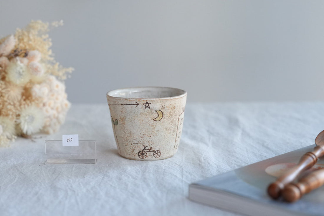 Akemi Suzuki 鈴木明美 - White Wall Collection Free Cup AS25
