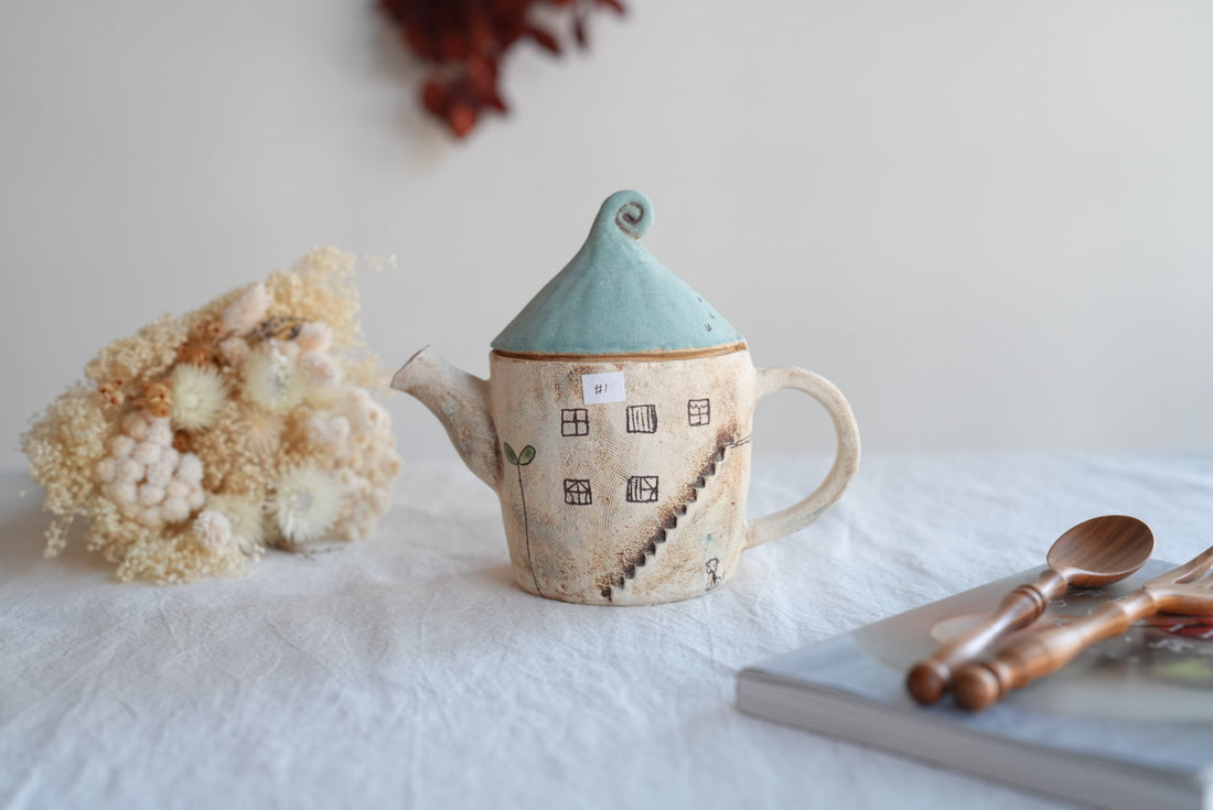 Akemi Suzuki 鈴木明美 - White Wall Collection Teapot AS24