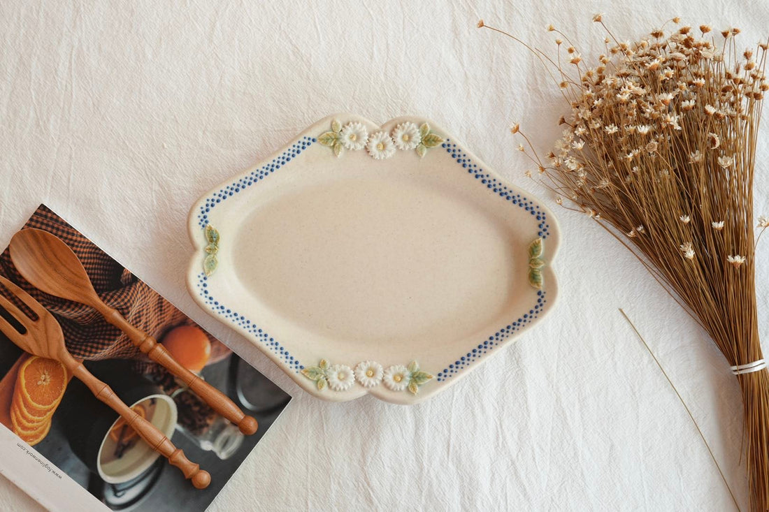 谷口なづみ Blue Flower Embossed Ceramic Oval Plate