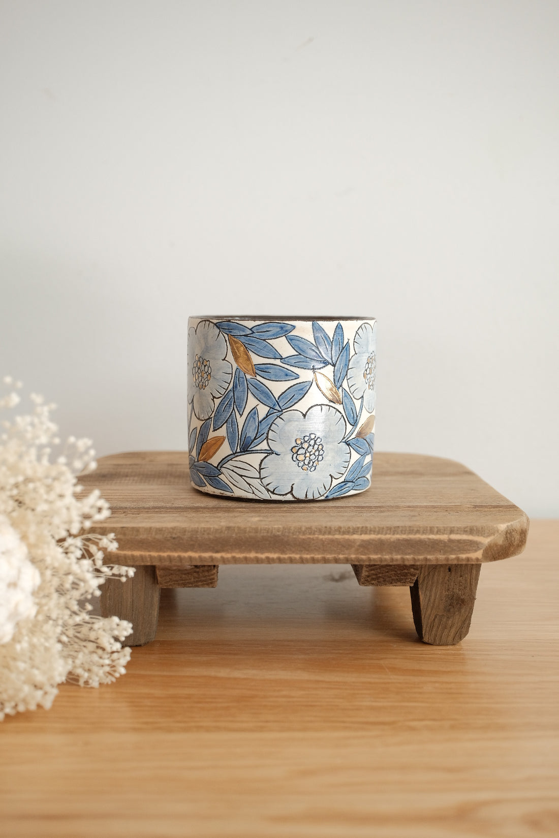 Cool Banana Black Pottery with Gold Detailing Mug with Lid