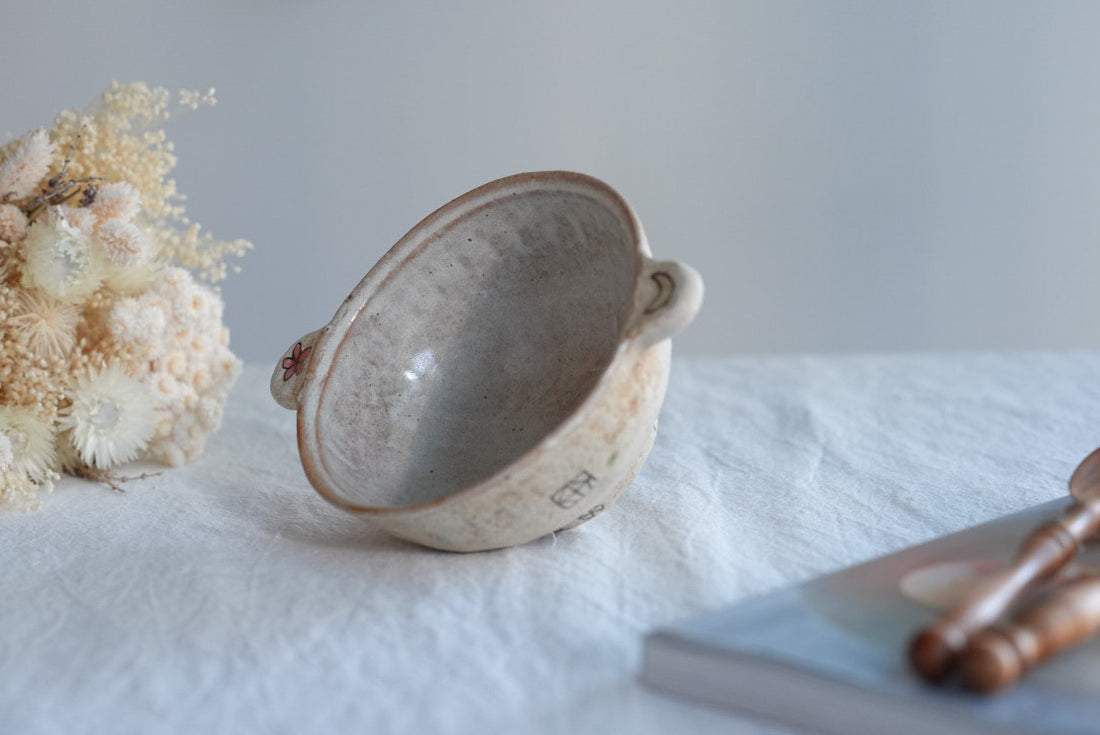 Akemi Suzuki 鈴木明美 - White Wall Double Handled Bowl AS09