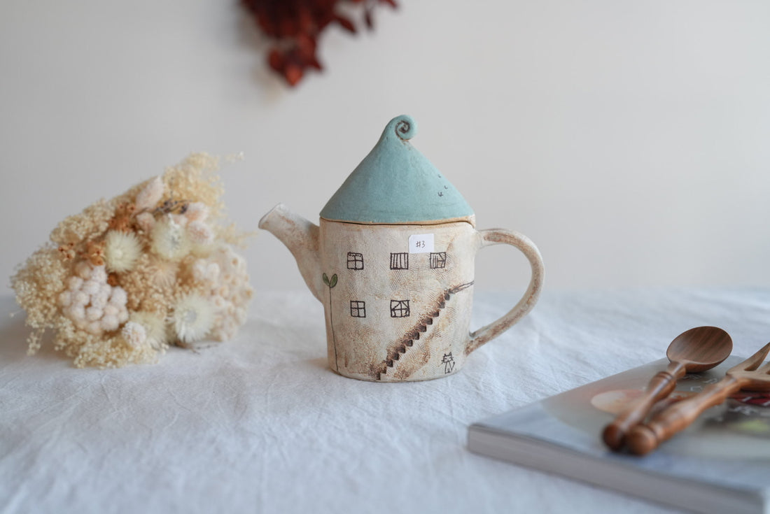 Akemi Suzuki 鈴木明美 - White Wall Collection Teapot AS24