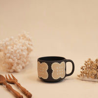 Kei Mitsumochi ミツ持啓 Flower with Black Background Mug - Cream KM63