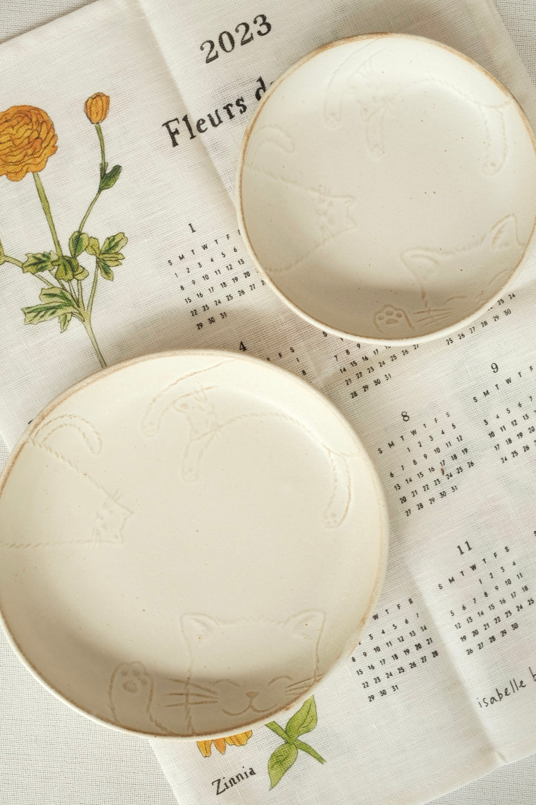 Mashiko Pottery Yoshizawa Lazy Cat Plate