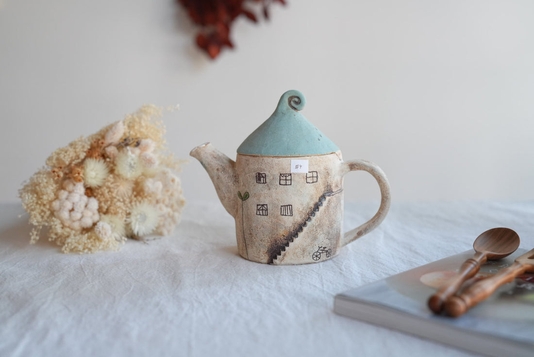 Akemi Suzuki 鈴木明美 - White Wall Collection Teapot AS24