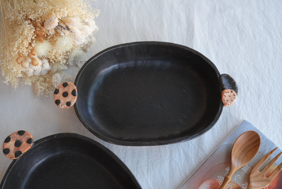 Akemi Suzuki 鈴木明美 - Dots Oval Baking Bowl - Large AS08