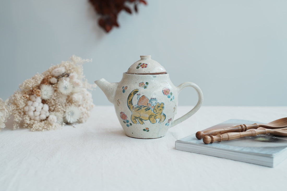 TATA Pottery Studio 田中大輝 & 田边桂- Slip Teapot TP20 #1