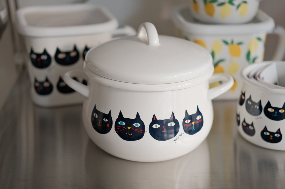 Plune Enamel Two-Handed Pot - Cat