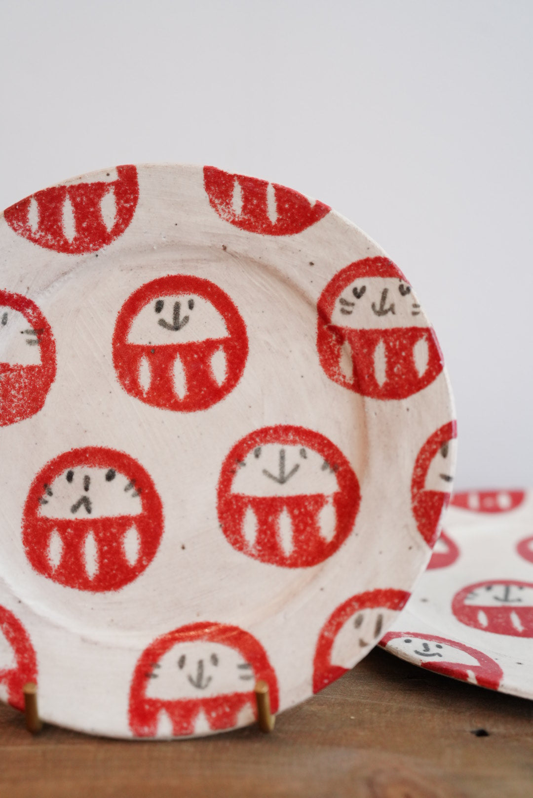 Tomotaro 岡村友太郎 - Daruma Round Plate