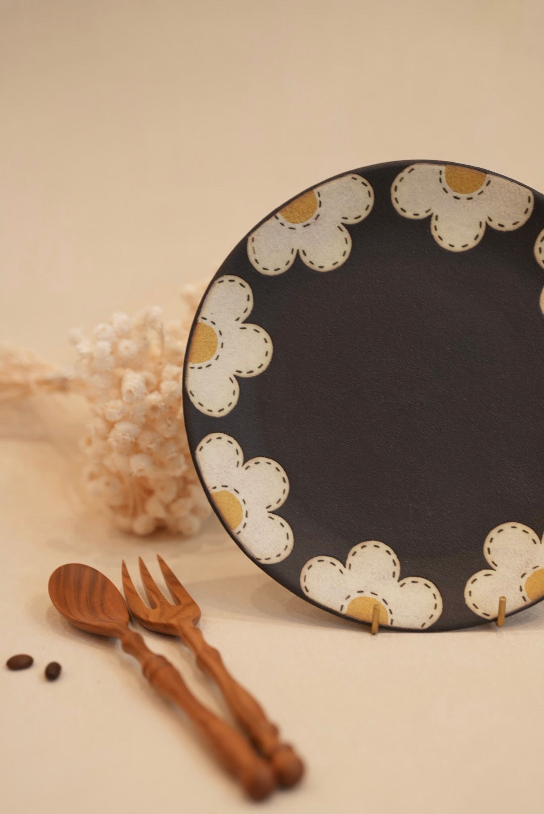 Kei Mitsumochi ミツ持啓 Round Plate - Black Flower KM06