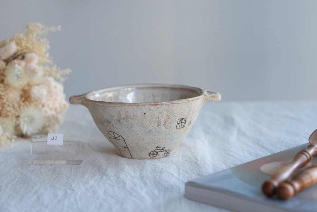 Akemi Suzuki 鈴木明美 - White Wall Double Handled Bowl AS09