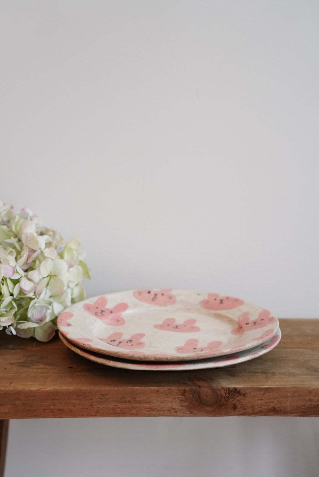 Tomotaro 岡村友太郎 - Rabbit Round Plate