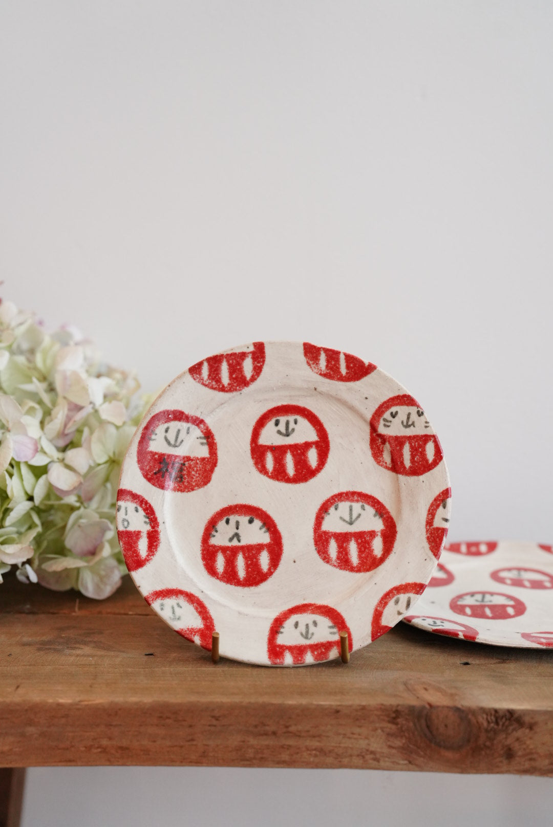 Tomotaro 岡村友太郎 - Daruma Round Plate